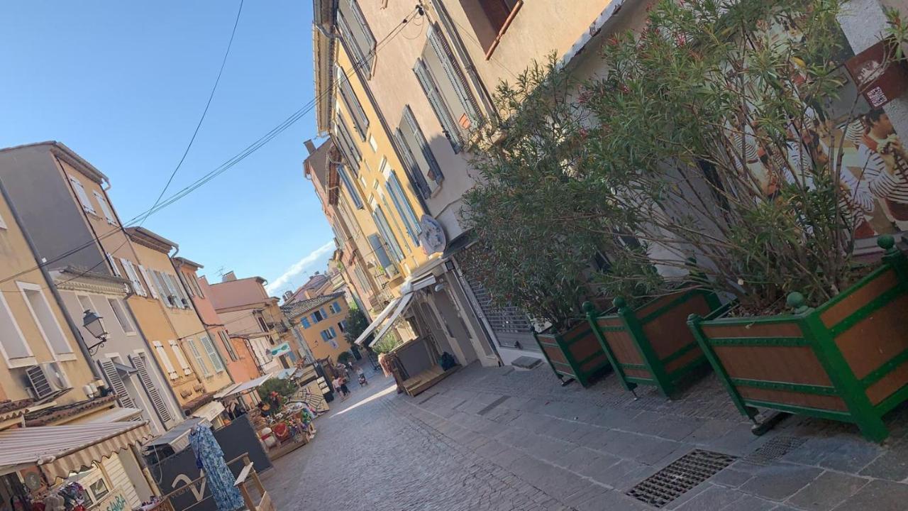 Appartement Centre Ville St Maxime, Plage A Pied 생트막시메 외부 사진